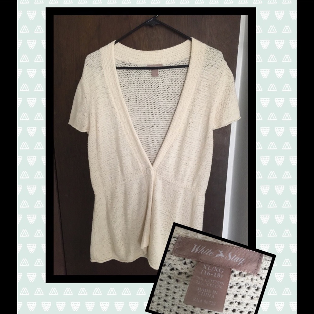 Off white short sleeve cardigan with button